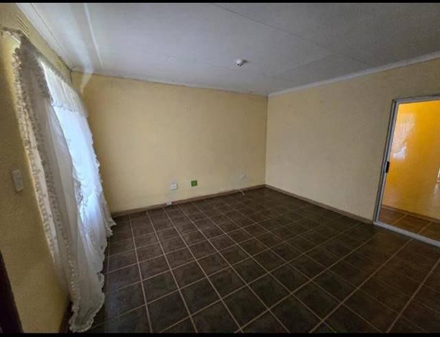 3 BEDROOM HOUSE FOR SALE IN HAZYVIEW